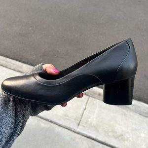 Brand new black Clark’s heels